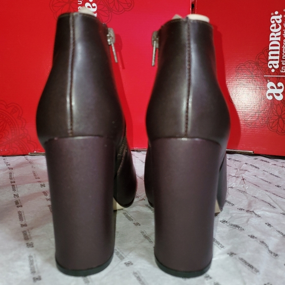 Andrea Burgundy booties - Picture 4 of 6